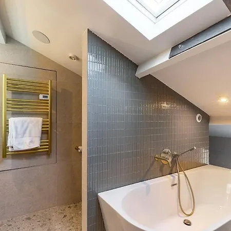 Garibaldi Elegant Duplex With A Soothing View Ac Nice