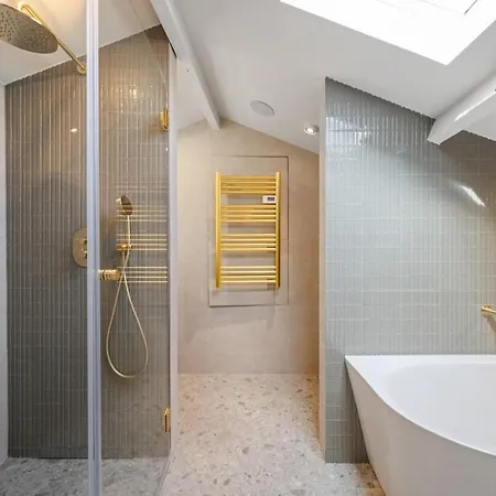 Garibaldi Elegant Duplex With A Soothing View Ac *