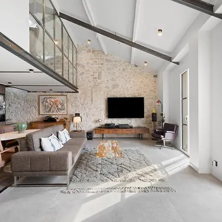 Garibaldi Elegant Duplex With A Soothing View Ac Apartmán
