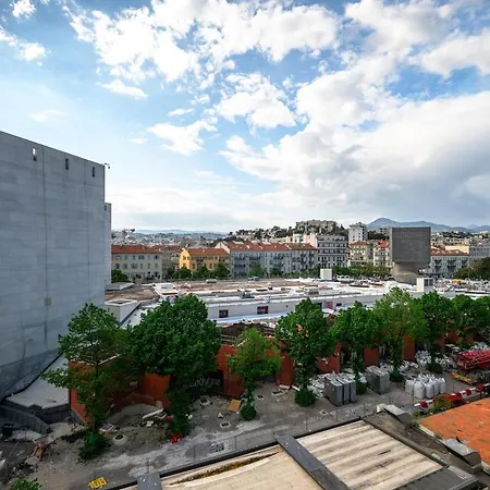 Garibaldi Elegant Duplex With A Soothing View Ac Apartmán *