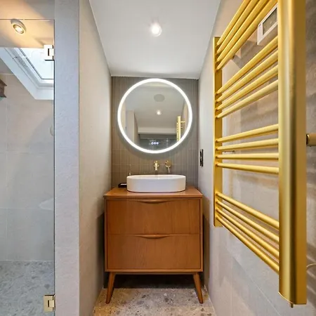 Garibaldi Elegant Duplex With A Soothing View Ac * Nice